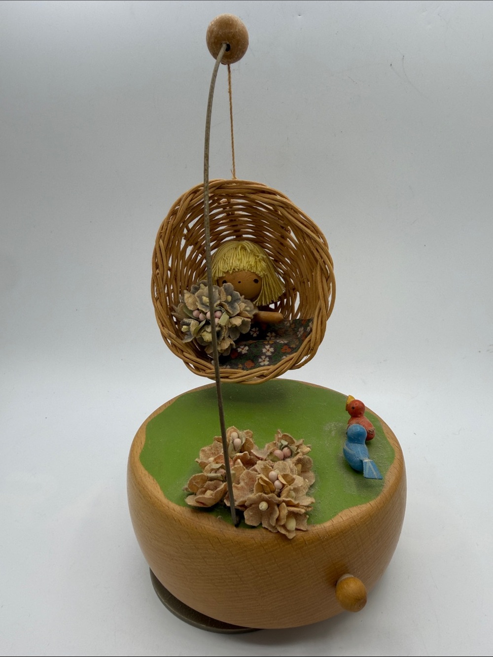 VTG Schmid Japan Wood Music Box Girl Wicker Basket Swing Birds No 258 Sing